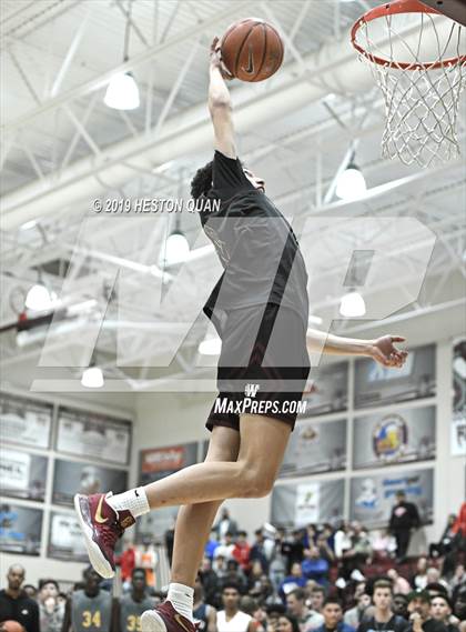 Thumbnail 1 in Rancho Mirage Holiday Invitational Slam Dunk Contest photogallery.