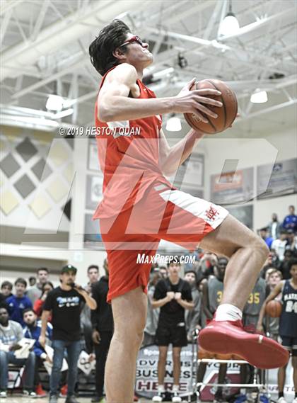 Thumbnail 1 in Rancho Mirage Holiday Invitational Slam Dunk Contest photogallery.