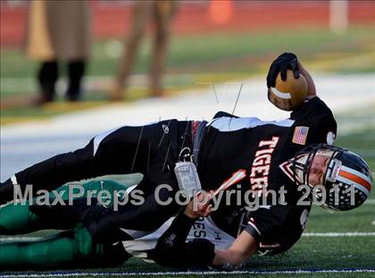 Thumbnail 3 in Croton-Harmon vs. Schalmont (NYSPHSAA Class B Semifinal) photogallery.