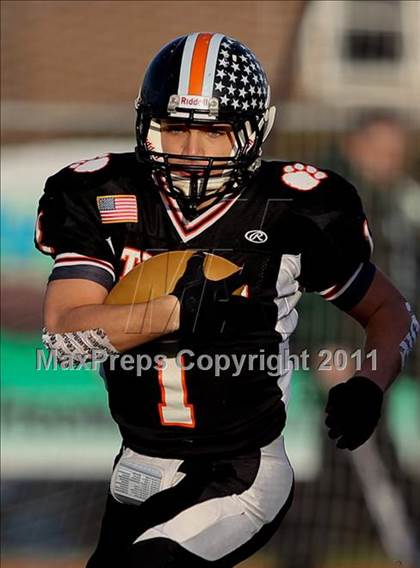 Thumbnail 2 in Croton-Harmon vs. Schalmont (NYSPHSAA Class B Semifinal) photogallery.