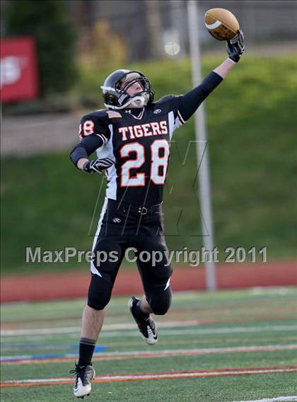 Thumbnail 2 in Croton-Harmon vs. Schalmont (NYSPHSAA Class B Semifinal) photogallery.