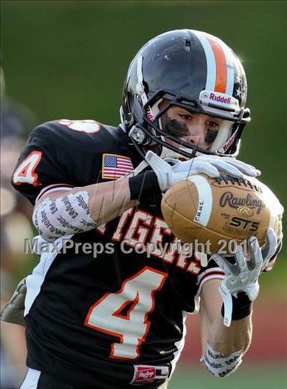 Thumbnail 2 in Croton-Harmon vs. Schalmont (NYSPHSAA Class B Semifinal) photogallery.
