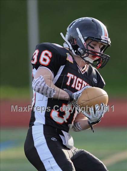 Thumbnail 3 in Croton-Harmon vs. Schalmont (NYSPHSAA Class B Semifinal) photogallery.