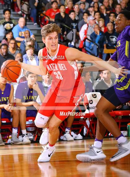 Thumbnail 1 in St. Augustine vs. Mater Dei (Nike Extravaganza) photogallery.