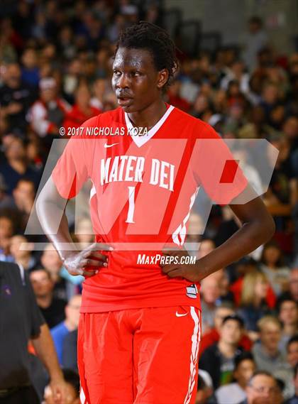 Thumbnail 3 in St. Augustine vs. Mater Dei (Nike Extravaganza) photogallery.
