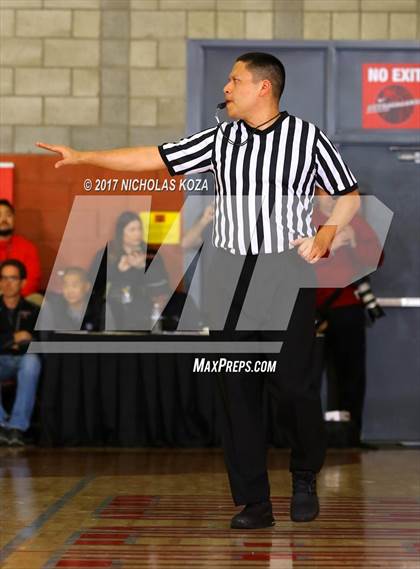 Thumbnail 2 in St. Augustine vs. Mater Dei (Nike Extravaganza) photogallery.