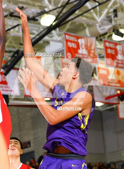 Thumbnail 3 in St. Augustine vs. Mater Dei (Nike Extravaganza) photogallery.