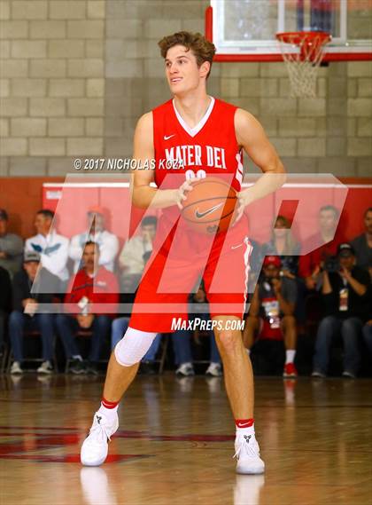 Thumbnail 1 in St. Augustine vs. Mater Dei (Nike Extravaganza) photogallery.