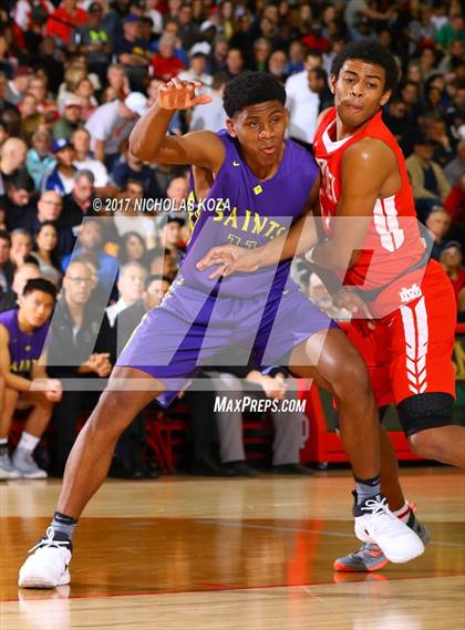 Thumbnail 1 in St. Augustine vs. Mater Dei (Nike Extravaganza) photogallery.