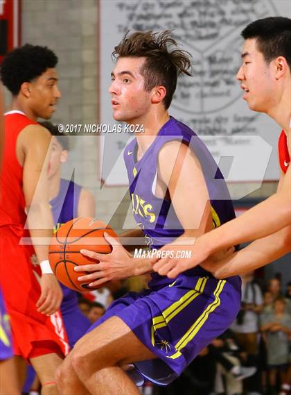 Thumbnail 2 in St. Augustine vs. Mater Dei (Nike Extravaganza) photogallery.
