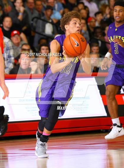Thumbnail 1 in St. Augustine vs. Mater Dei (Nike Extravaganza) photogallery.