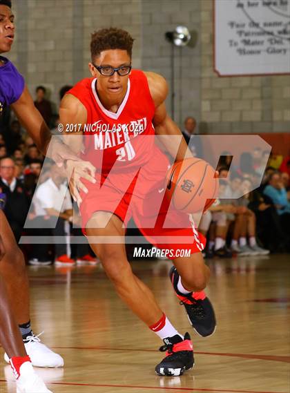 Thumbnail 2 in St. Augustine vs. Mater Dei (Nike Extravaganza) photogallery.