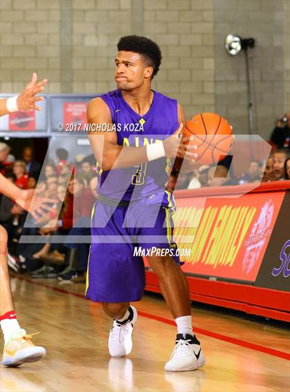 Thumbnail 2 in St. Augustine vs. Mater Dei (Nike Extravaganza) photogallery.