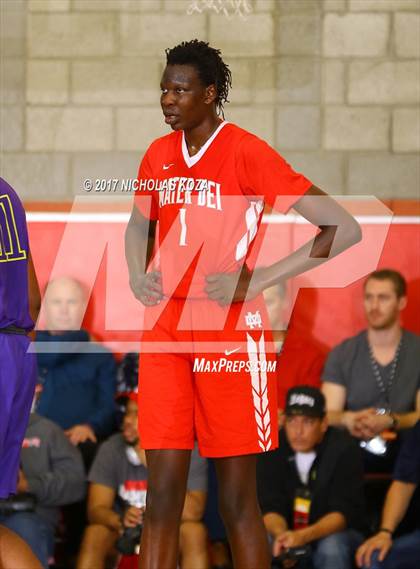 Thumbnail 2 in St. Augustine vs. Mater Dei (Nike Extravaganza) photogallery.