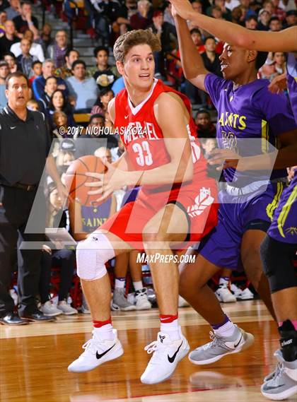 Thumbnail 2 in St. Augustine vs. Mater Dei (Nike Extravaganza) photogallery.
