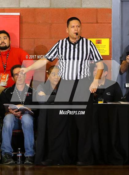 Thumbnail 2 in St. Augustine vs. Mater Dei (Nike Extravaganza) photogallery.