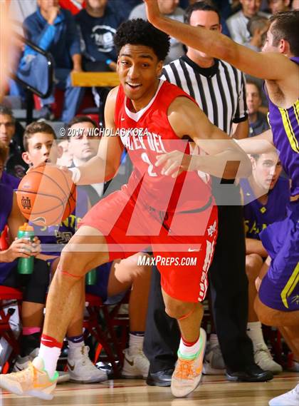 Thumbnail 2 in St. Augustine vs. Mater Dei (Nike Extravaganza) photogallery.