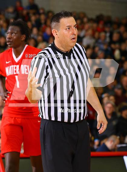 Thumbnail 1 in St. Augustine vs. Mater Dei (Nike Extravaganza) photogallery.