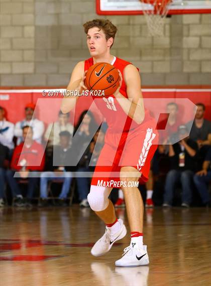 Thumbnail 3 in St. Augustine vs. Mater Dei (Nike Extravaganza) photogallery.