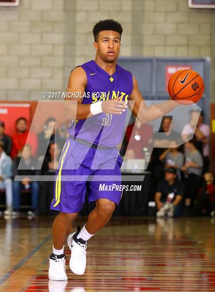 Thumbnail 1 in St. Augustine vs. Mater Dei (Nike Extravaganza) photogallery.