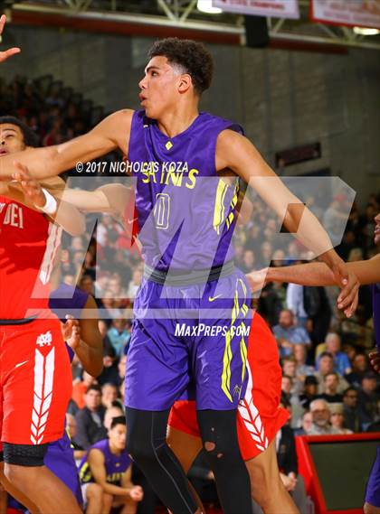 Thumbnail 2 in St. Augustine vs. Mater Dei (Nike Extravaganza) photogallery.