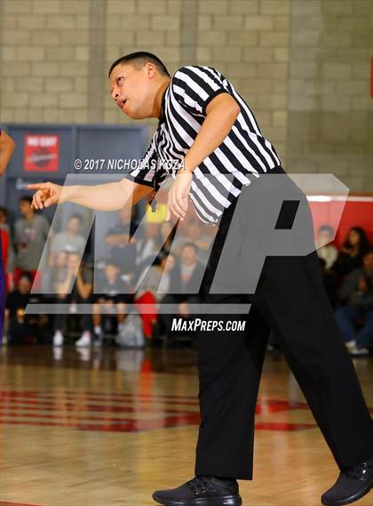 Thumbnail 1 in St. Augustine vs. Mater Dei (Nike Extravaganza) photogallery.