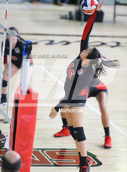 Thumbnail 2 in Verdugo Hills vs. San Fernando (CIF LACS D2 Final) photogallery.