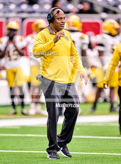 Thumbnail 1 in Fort Bend Marshall vs. Iowa Colony (UIL 5A D2 Football Regional) photogallery.