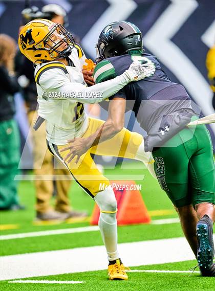 Thumbnail 1 in Fort Bend Marshall vs. Iowa Colony (UIL 5A D2 Football Regional) photogallery.