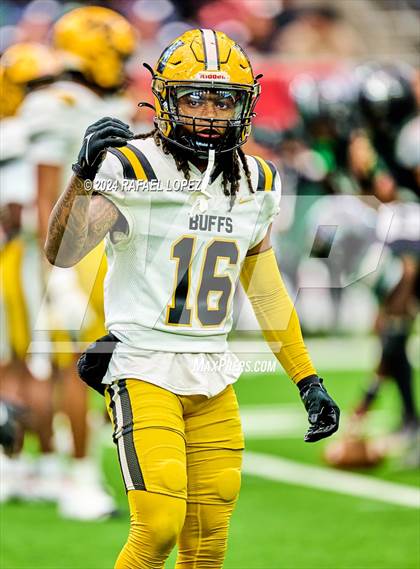 Thumbnail 2 in Fort Bend Marshall vs. Iowa Colony (UIL 5A D2 Football Regional) photogallery.