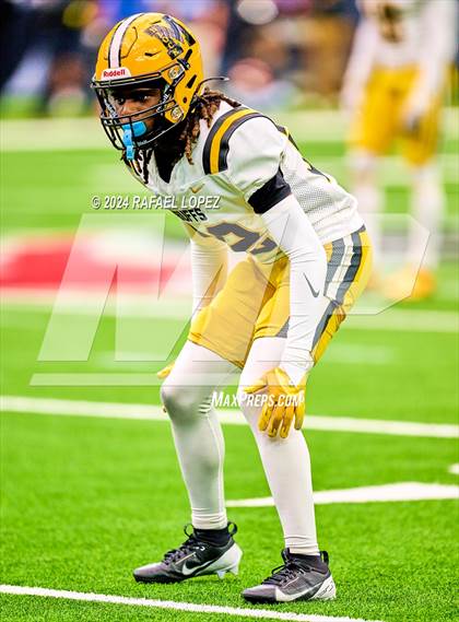 Thumbnail 1 in Fort Bend Marshall vs. Iowa Colony (UIL 5A D2 Football Regional) photogallery.