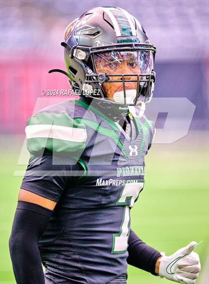 Thumbnail 1 in Fort Bend Marshall vs. Iowa Colony (UIL 5A D2 Football Regional) photogallery.