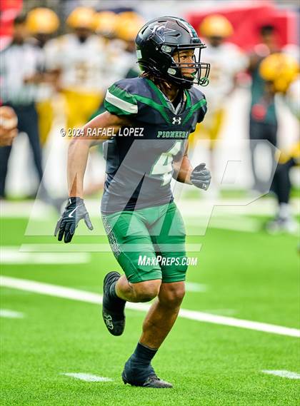 Thumbnail 3 in Fort Bend Marshall vs. Iowa Colony (UIL 5A D2 Football Regional) photogallery.