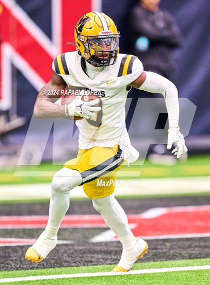 Thumbnail 1 in Fort Bend Marshall vs. Iowa Colony (UIL 5A D2 Football Regional) photogallery.