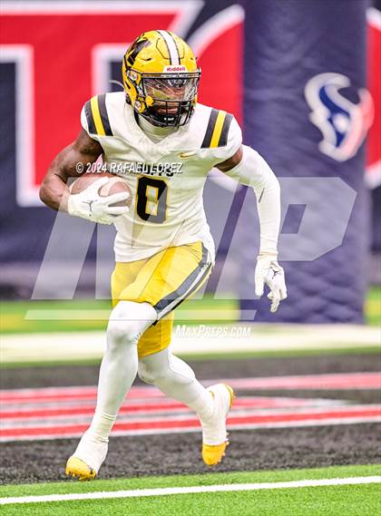 Thumbnail 3 in Fort Bend Marshall vs. Iowa Colony (UIL 5A D2 Football Regional) photogallery.