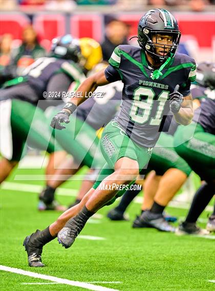 Thumbnail 2 in Fort Bend Marshall vs. Iowa Colony (UIL 5A D2 Football Regional) photogallery.