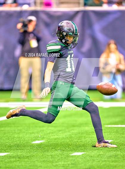 Thumbnail 1 in Fort Bend Marshall vs. Iowa Colony (UIL 5A D2 Football Regional) photogallery.