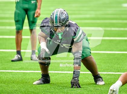 Thumbnail 3 in Fort Bend Marshall vs. Iowa Colony (UIL 5A D2 Football Regional) photogallery.