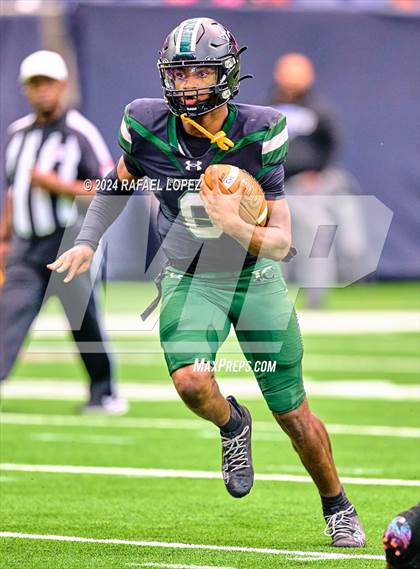 Thumbnail 3 in Fort Bend Marshall vs. Iowa Colony (UIL 5A D2 Football Regional) photogallery.
