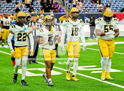 Thumbnail 2 in Fort Bend Marshall vs. Iowa Colony (UIL 5A D2 Football Regional) photogallery.