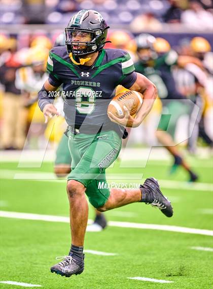 Thumbnail 2 in Fort Bend Marshall vs. Iowa Colony (UIL 5A D2 Football Regional) photogallery.