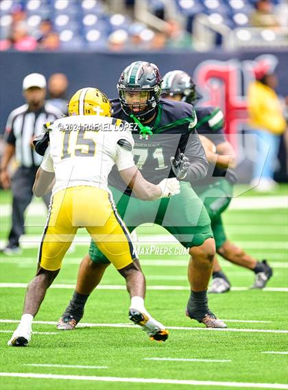 Thumbnail 2 in Fort Bend Marshall vs. Iowa Colony (UIL 5A D2 Football Regional) photogallery.