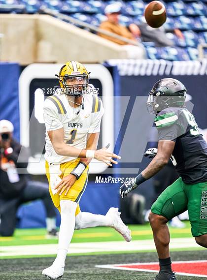 Thumbnail 1 in Fort Bend Marshall vs. Iowa Colony (UIL 5A D2 Football Regional) photogallery.