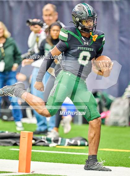 Thumbnail 3 in Fort Bend Marshall vs. Iowa Colony (UIL 5A D2 Football Regional) photogallery.