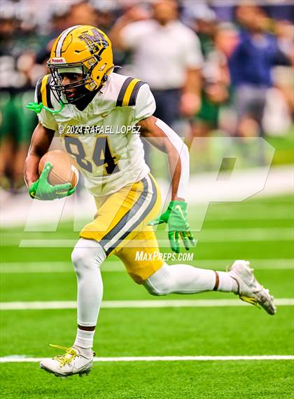 Thumbnail 1 in Fort Bend Marshall vs. Iowa Colony (UIL 5A D2 Football Regional) photogallery.