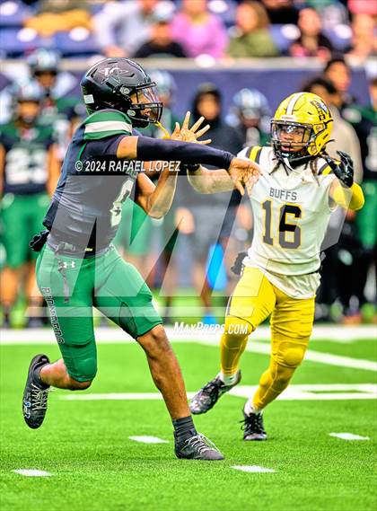 Thumbnail 1 in Fort Bend Marshall vs. Iowa Colony (UIL 5A D2 Football Regional) photogallery.