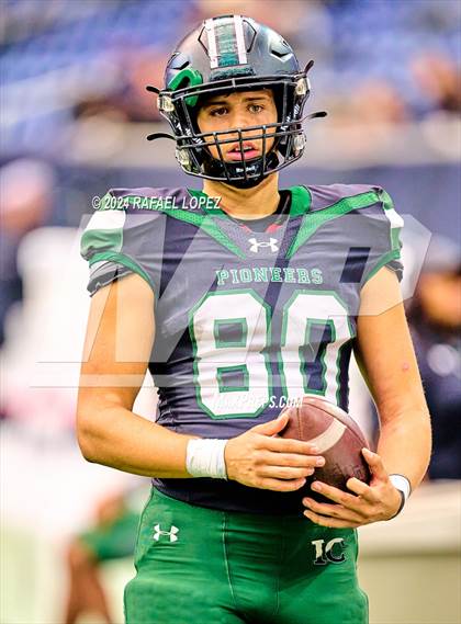 Thumbnail 2 in Fort Bend Marshall vs. Iowa Colony (UIL 5A D2 Football Regional) photogallery.
