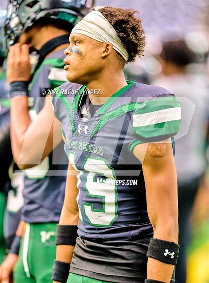 Thumbnail 1 in Fort Bend Marshall vs. Iowa Colony (UIL 5A D2 Football Regional) photogallery.