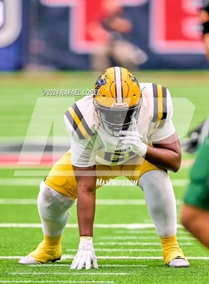 Thumbnail 3 in Fort Bend Marshall vs. Iowa Colony (UIL 5A D2 Football Regional) photogallery.