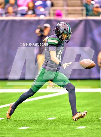 Thumbnail 3 in Fort Bend Marshall vs. Iowa Colony (UIL 5A D2 Football Regional) photogallery.